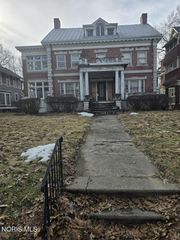 2229 Parkwood Avenue, Toledo, OH 43620