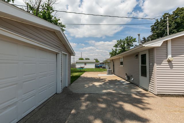 2306 9th Street, Silvis, IL 61282