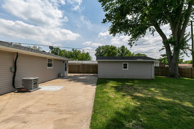 2306 9th Street, Silvis, IL 61282