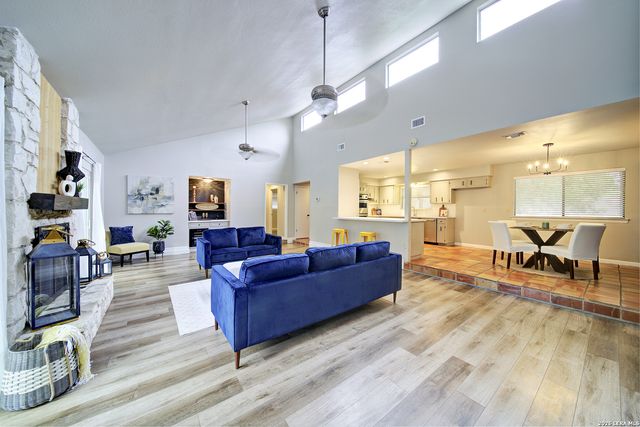 815 SILVER SPRUCE, San Antonio, TX 78232