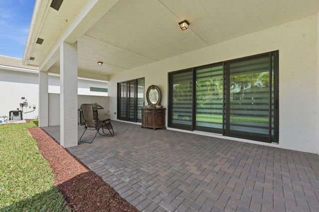 5395 Saint Vincent Lane, The Acreage, FL 33470