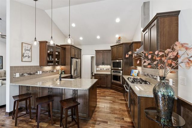 6267 Enclave Circle, Johnston, IA 50131
