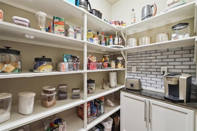 6267 Enclave Circle, Johnston, IA 50131