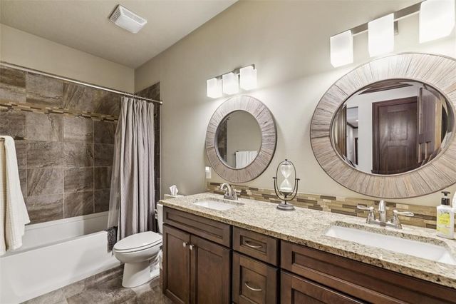6267 Enclave Circle, Johnston, IA 50131