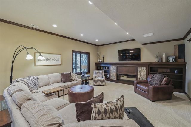 6267 Enclave Circle, Johnston, IA 50131