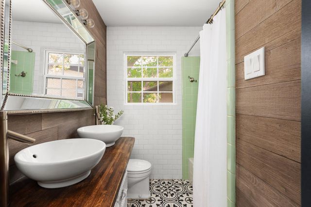 2403 Little John LN, Austin, TX 78704