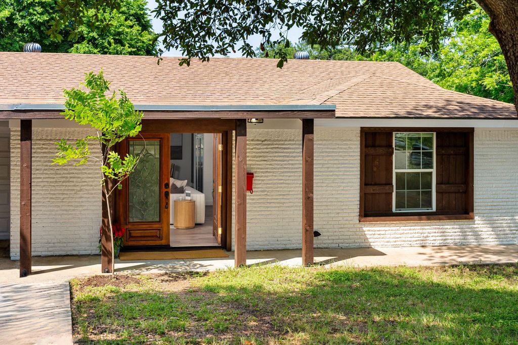 2403 Little John LN, Austin, TX 78704