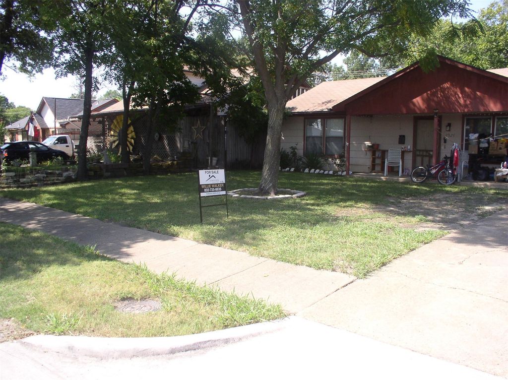2925 Ruidosa Avenue, Dallas, TX 75228