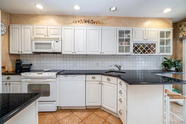 455 Morris Avenue, Rockville Centre, NY 11570