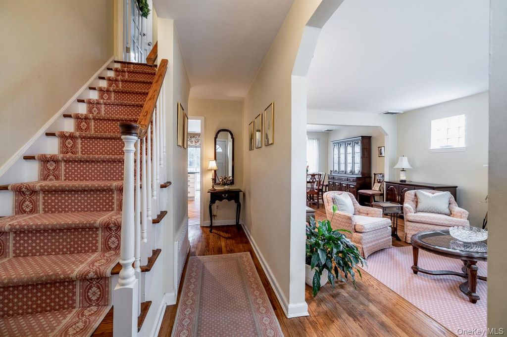 455 Morris Avenue, Rockville Centre, NY 11570 — photo 2