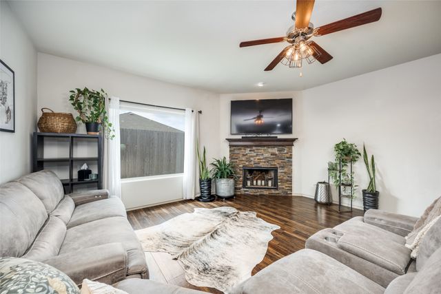 5100 Crystal Lake Avenue, Krum, TX 76249