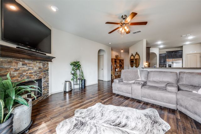 5100 Crystal Lake Avenue, Krum, TX 76249