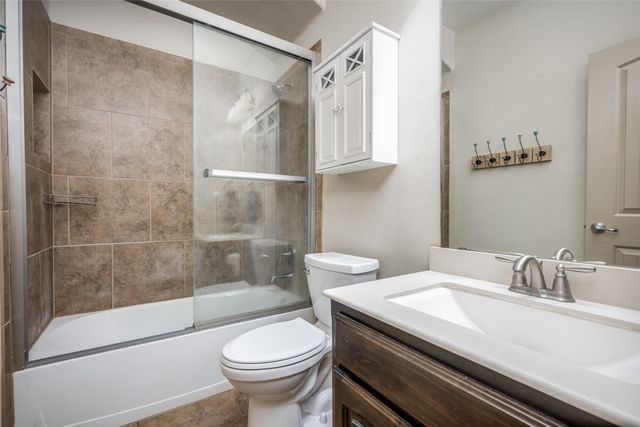 5100 Crystal Lake Avenue, Krum, TX 76249