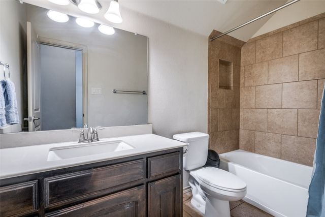 5100 Crystal Lake Avenue, Krum, TX 76249