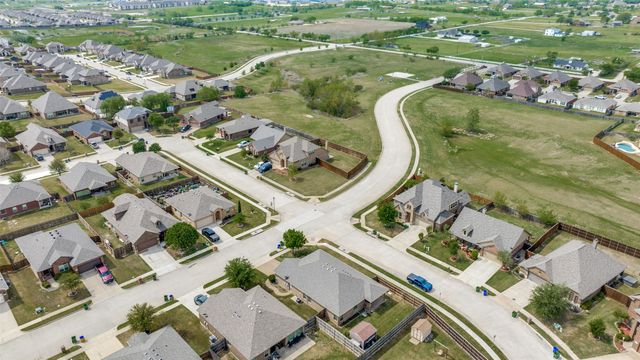 5100 Crystal Lake Avenue, Krum, TX 76249