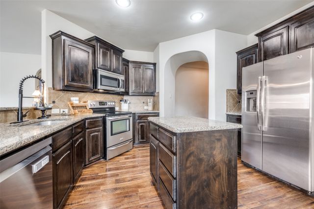 5100 Crystal Lake Avenue, Krum, TX 76249