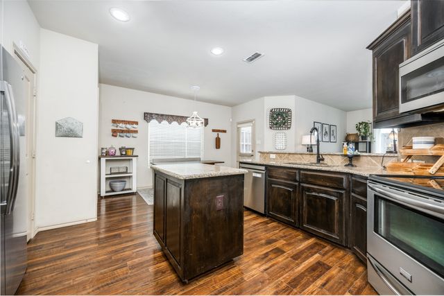 5100 Crystal Lake Avenue, Krum, TX 76249