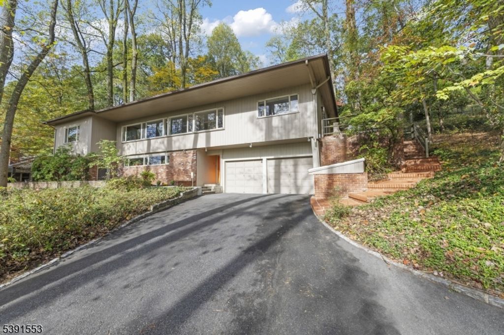 379 Park Slope, Mountainside Boro, NJ 07092