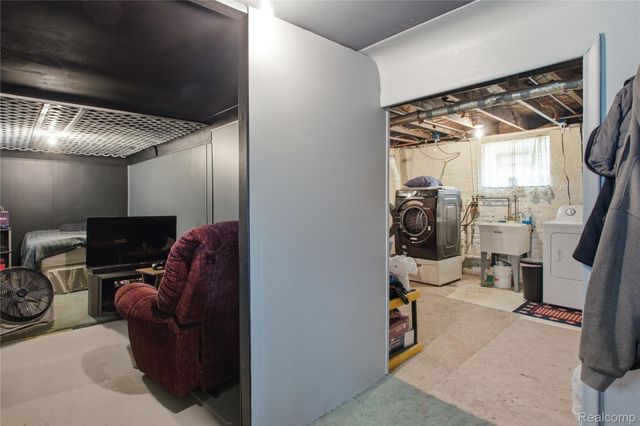 1911 2nd Street, Wyandotte, MI 48192