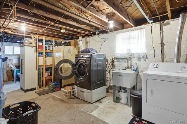 1911 2nd Street, Wyandotte, MI 48192