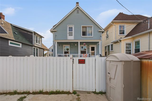 1911 2nd Street, Wyandotte, MI 48192