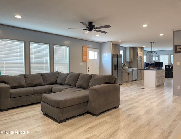 959 Barbee Rd, Jefferson City, TN 37760