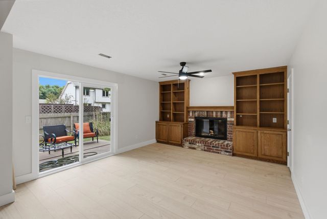 7805 W Barrington Cir, Wichita, KS 67212