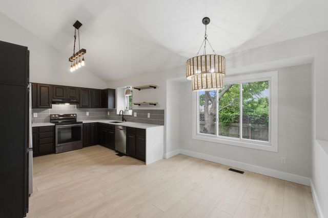 7805 W Barrington Cir, Wichita, KS 67212