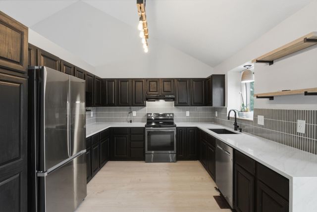 7805 W Barrington Cir, Wichita, KS 67212