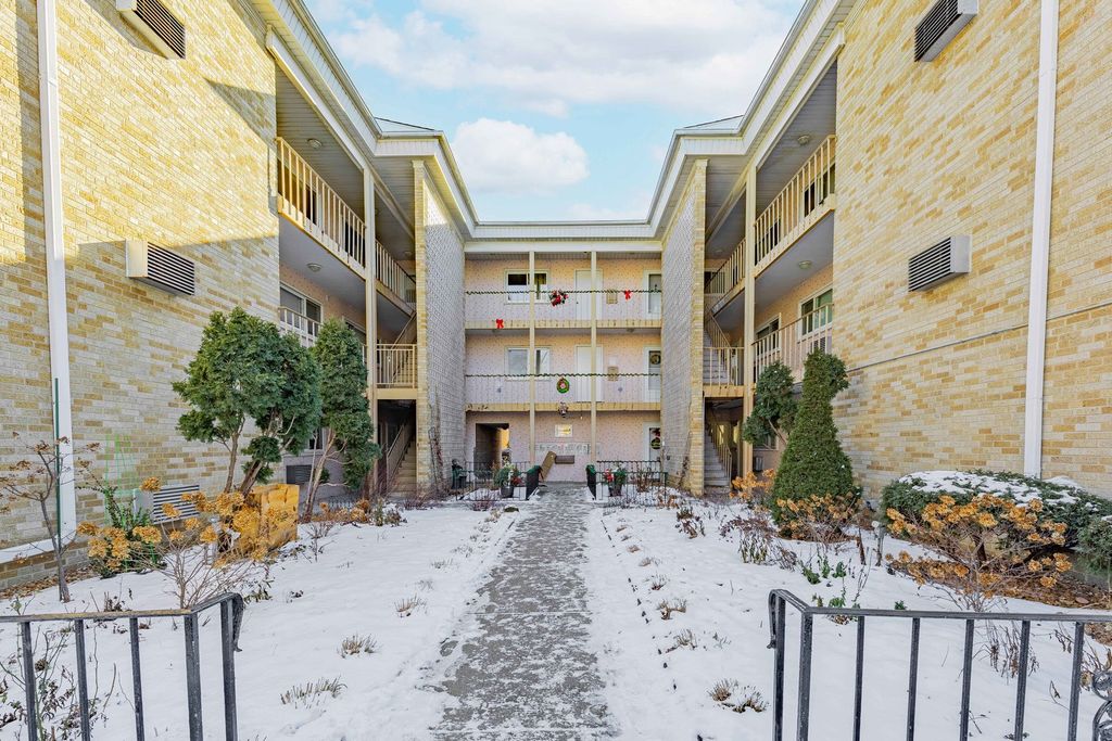 7201 W Wellington Avenue F1, Elmwood Park, IL 60707