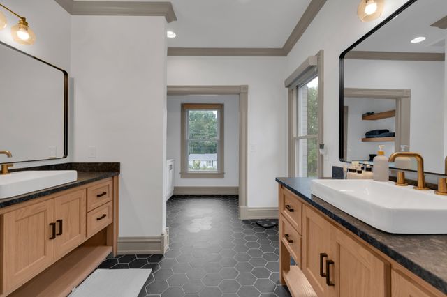 361 Riverbend Country Club Rd, Shelbyville, TN 37160