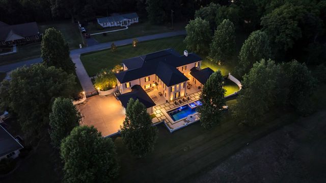 361 Riverbend Country Club Rd, Shelbyville, TN 37160