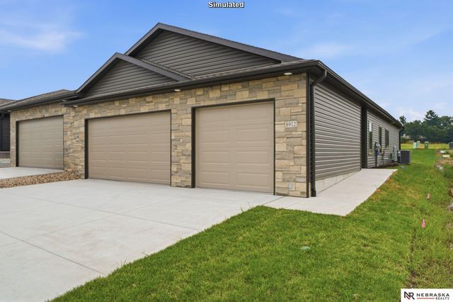 8820 Daywood Lane, Lincoln, NE 68526