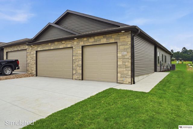 8820 Daywood Lane, Lincoln, NE 68526