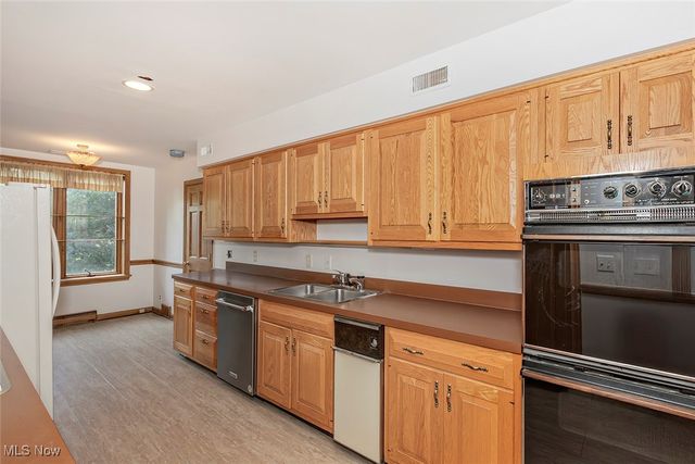 5200 Three Village Drive LLB, Lyndhurst, OH 44124