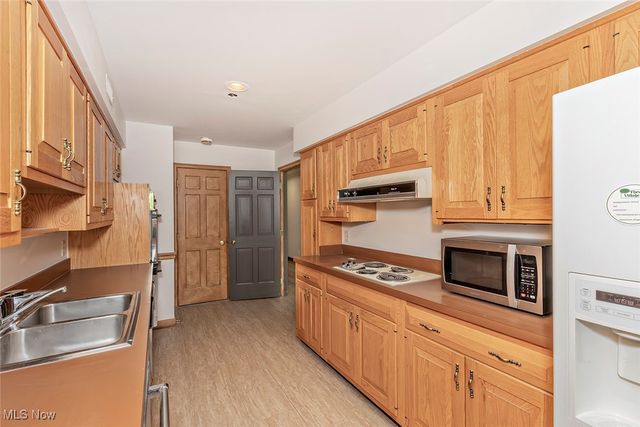 5200 Three Village Drive LLB, Lyndhurst, OH 44124