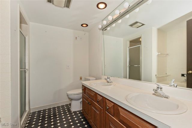 5200 Three Village Drive LLB, Lyndhurst, OH 44124