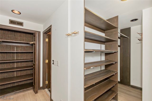 5200 Three Village Drive LLB, Lyndhurst, OH 44124