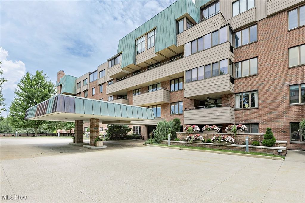 5200 Three Village Drive LLB, Lyndhurst, OH 44124