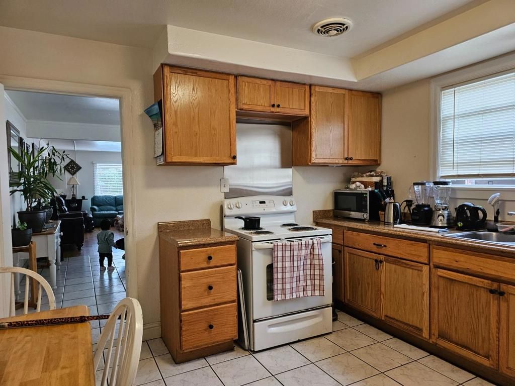 Image 7 of property listing at 220 Main Street, Half Moon Bay, CA 94019