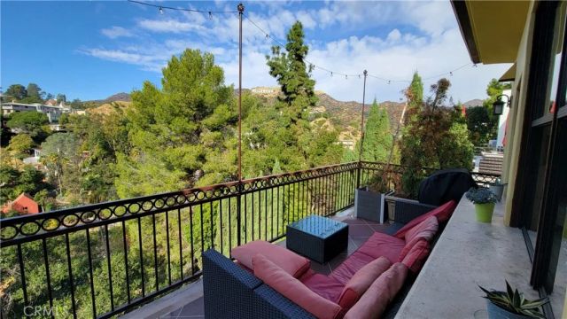3015 Hollyridge, Los Angeles, CA 90068