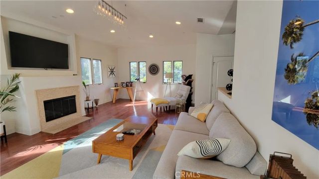 3015 Hollyridge, Los Angeles, CA 90068