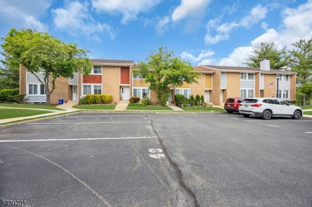 39 Balsam Ct, Hillsborough Twp., NJ 08844