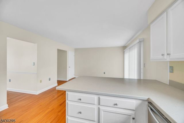 39 Balsam Ct, Hillsborough Twp., NJ 08844