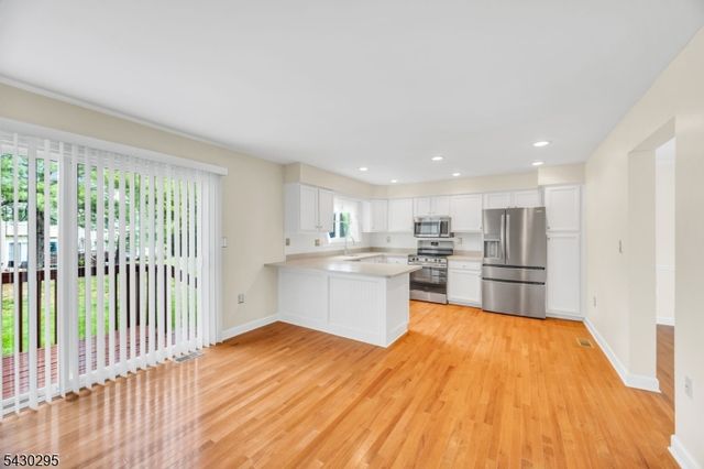 39 Balsam Ct, Hillsborough Twp., NJ 08844