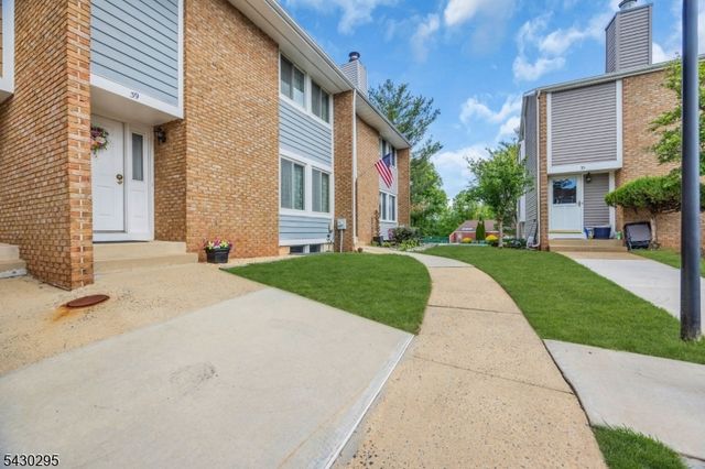 39 Balsam Ct, Hillsborough Twp., NJ 08844