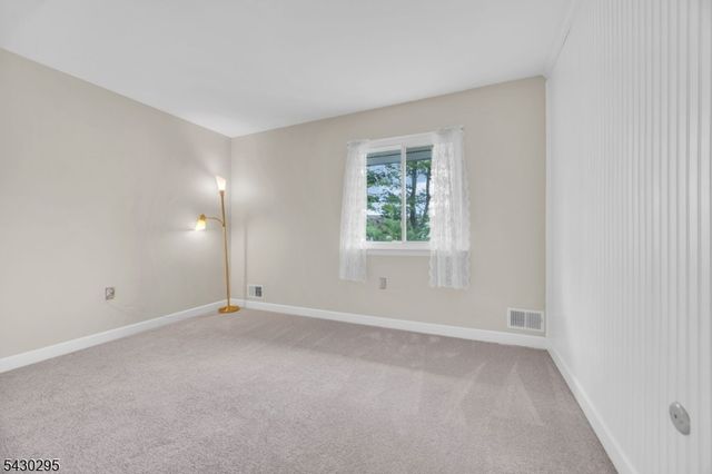 39 Balsam Ct, Hillsborough Twp., NJ 08844