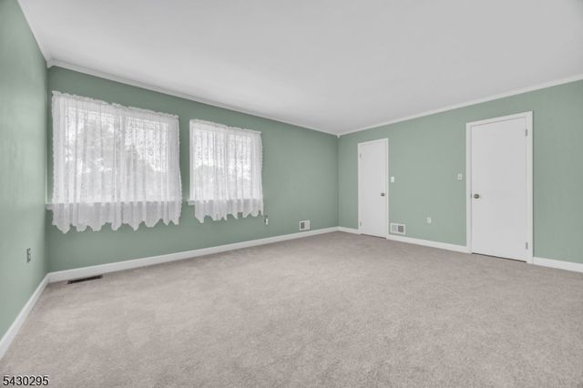 39 Balsam Ct, Hillsborough Twp., NJ 08844