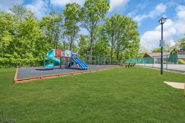 39 Balsam Ct, Hillsborough Twp., NJ 08844