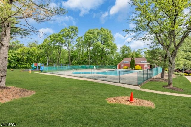 39 Balsam Ct, Hillsborough Twp., NJ 08844